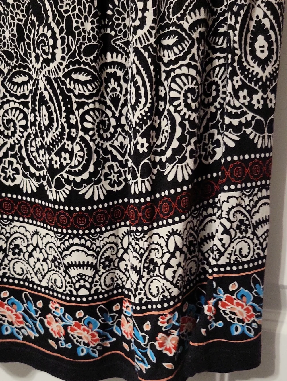 Bila Woman's Lace Top/sleeves & Rayon Blouse. XXL, BLK/CRM, NWT.
